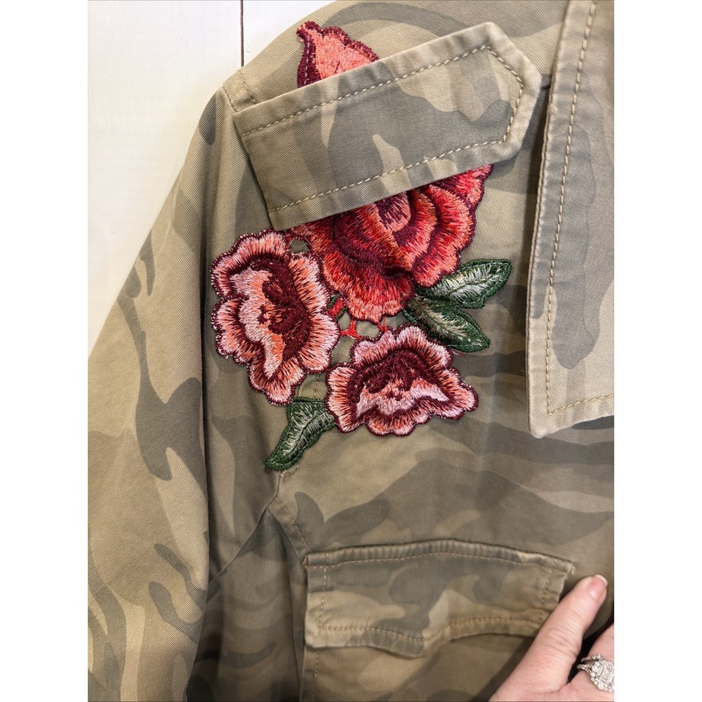 True Craft Army Camo  Jacket with Embroidered Flowers Size 1x - Picture 2 of 9
